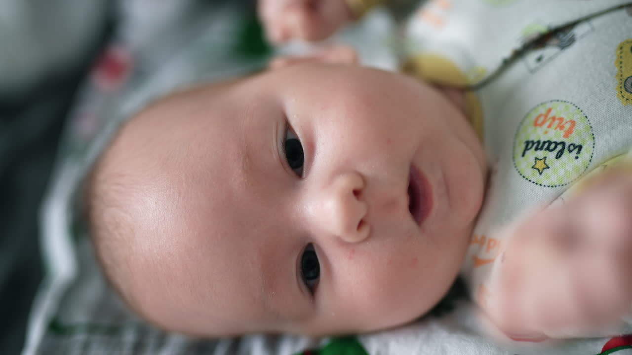 아기가 잠을 자고 있어