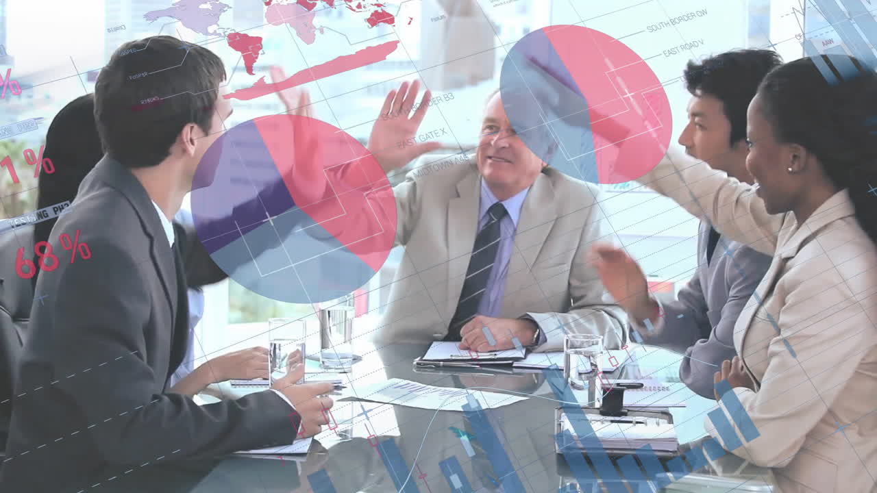 사무실에서 다양한 사업가들에 대한 금융 데이터 처리의 활성화