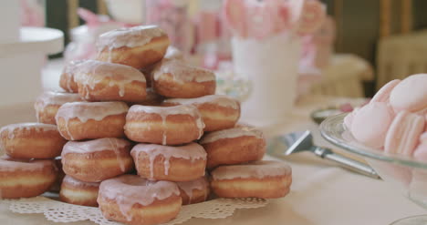 Doughnuts-Filled-With-Fruit-Jam