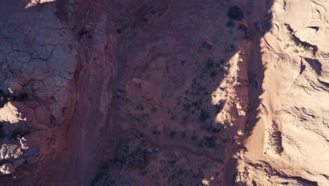 Malerische-Felsige-Schlucht-Mit-Sandsteinklippen-In-Den-Vereinigten-Staaten