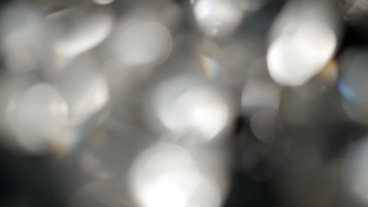 렌즈 빛의 누출 4k 영상. 렌즈 반이는 플레어 보케 오버레이, 불타는 불꽃 배경. 플래시 광선 효과