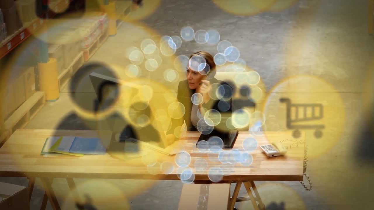 animación de las conexiones de red y los iconos digitales que forman el globo