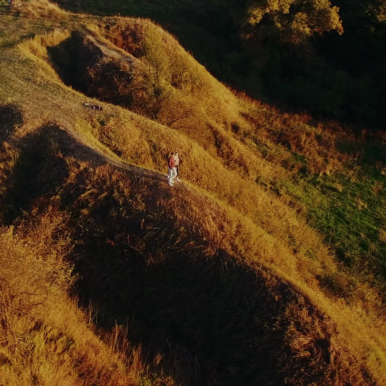 Una pareja feliz de vacaciones.