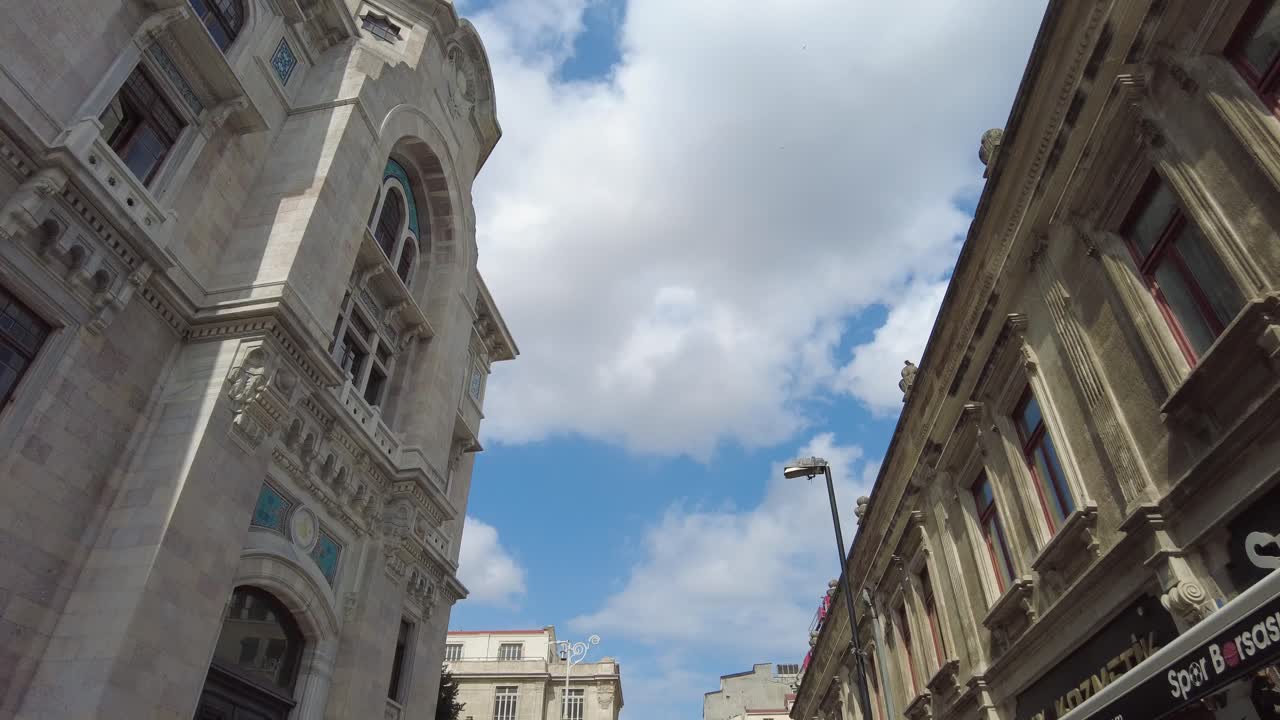 도시 거리의 역사적인 건물