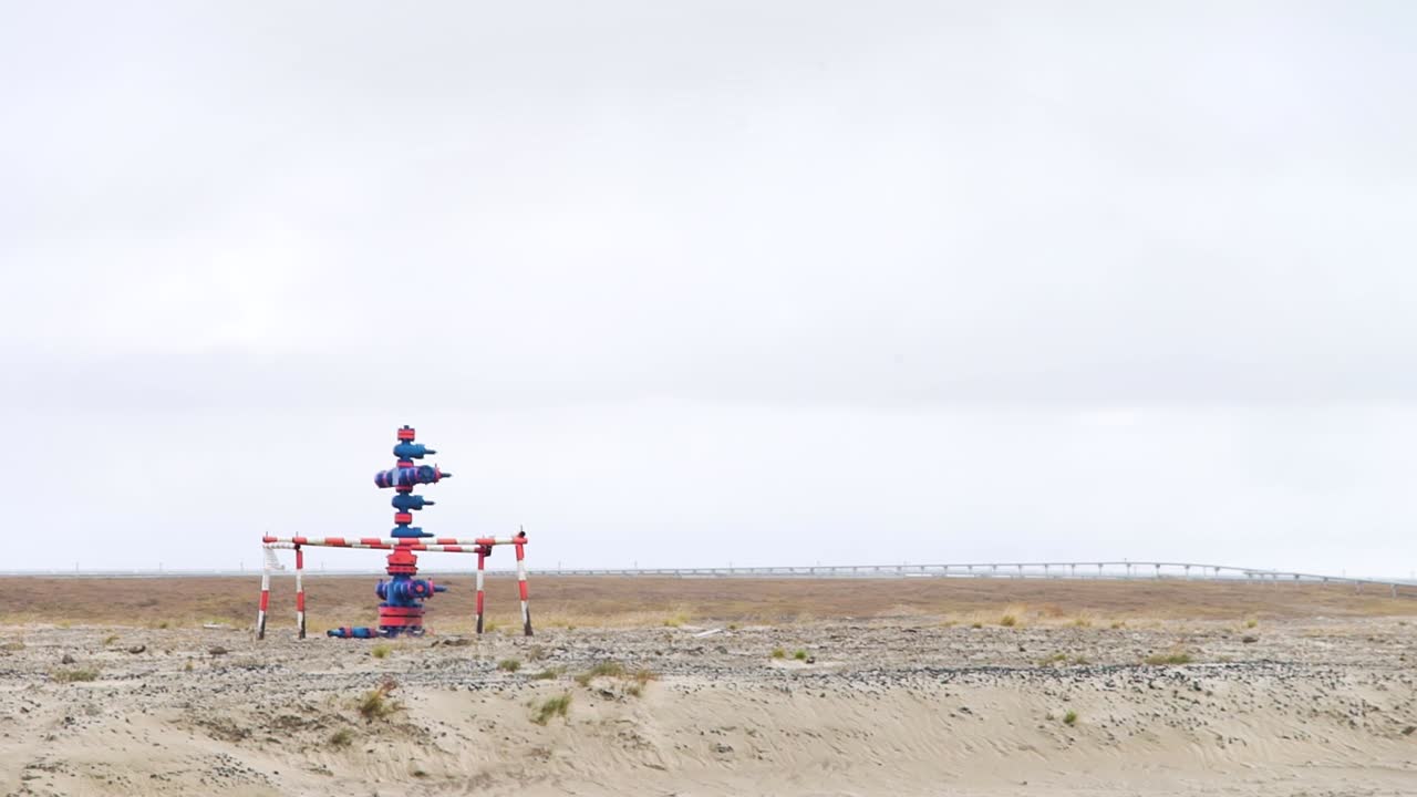 사막 풍경 의 석유 굴착장