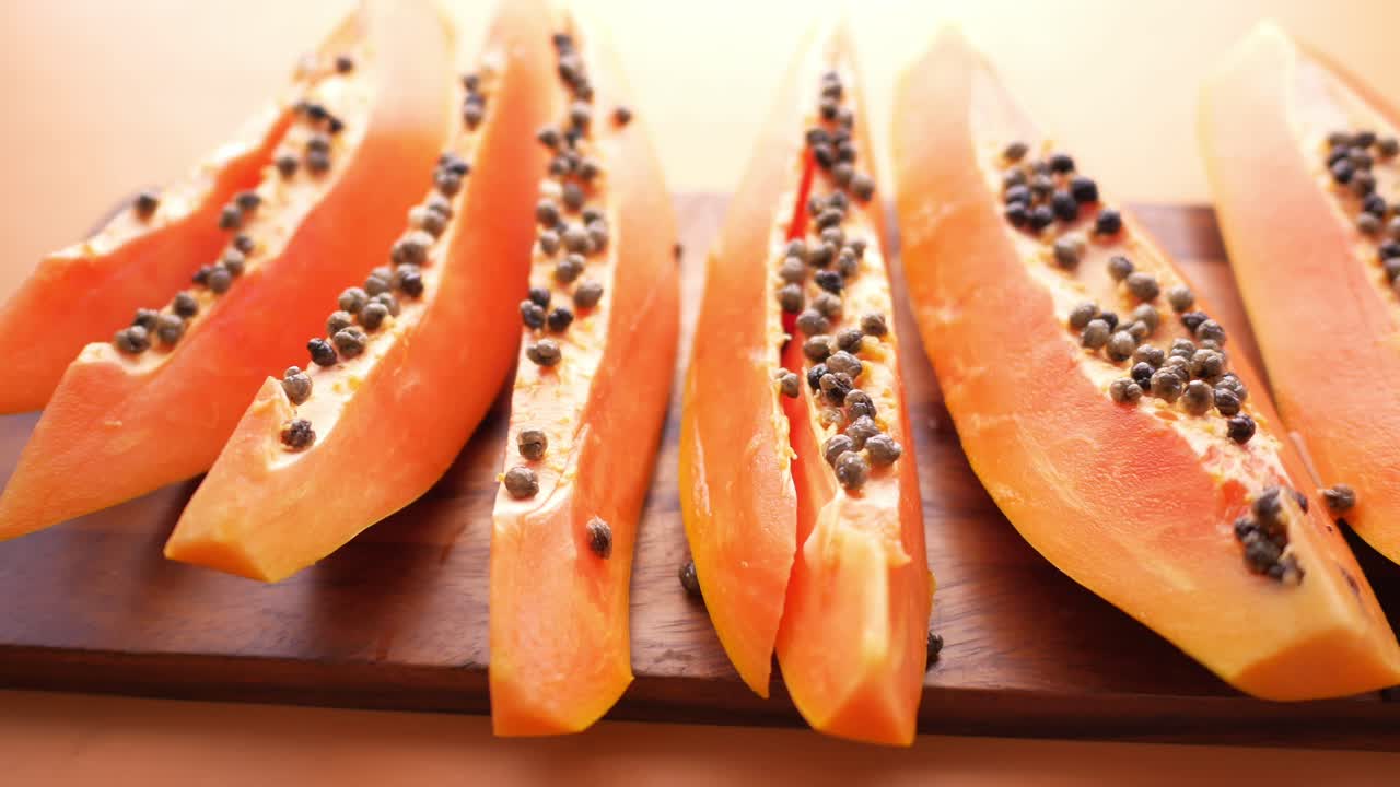 papayas maduras en rodajas