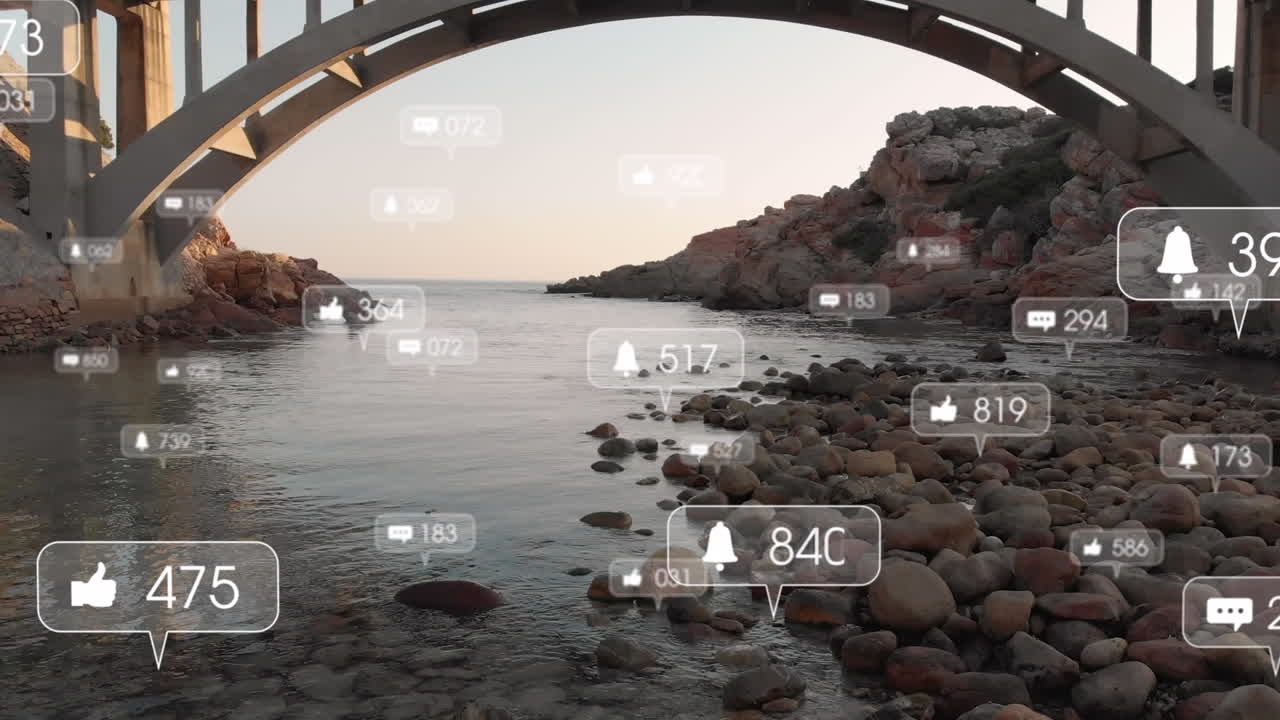 animación de iconos de las redes sociales y puente, orilla rocosa con paisaje marítimo.