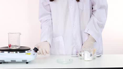 demonstrating sodium acetate crystallization and boiling process