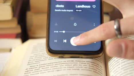 Book-On-Music-in-Phone