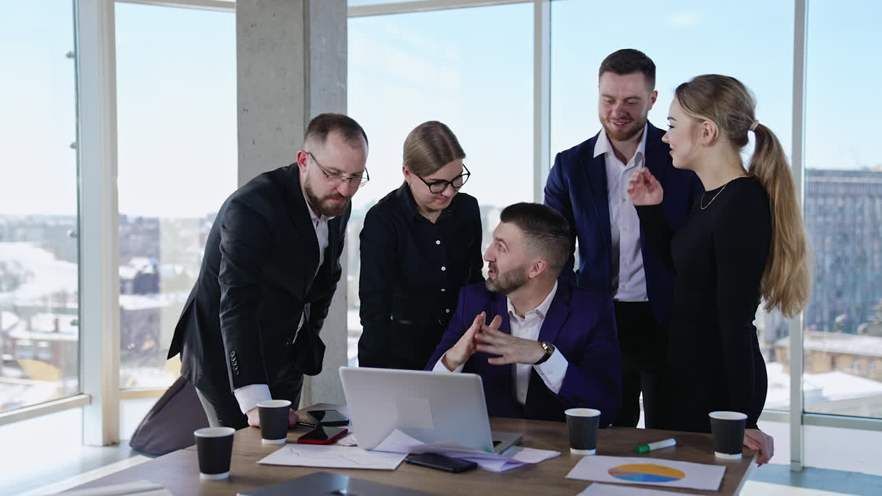 reunión de equipo de negocios en una oficina moderna