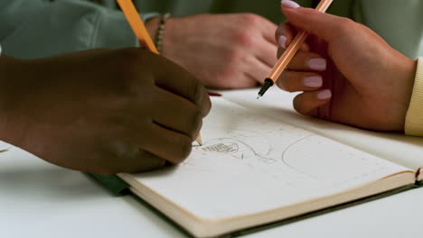 maestros y estudiantes de la escuela de conducción