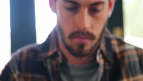 Man-using-digital-tablet-in-restaurant