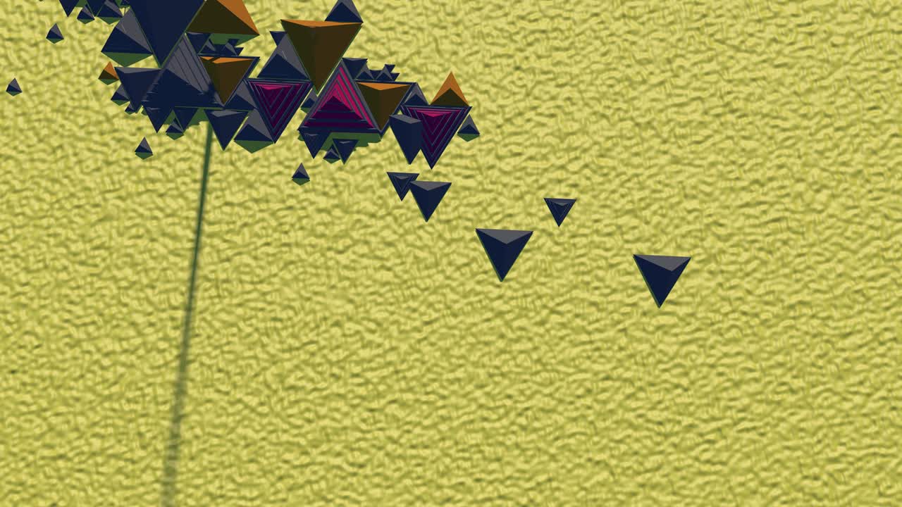 triángulos y pirámides metálicas haciendo patrones.