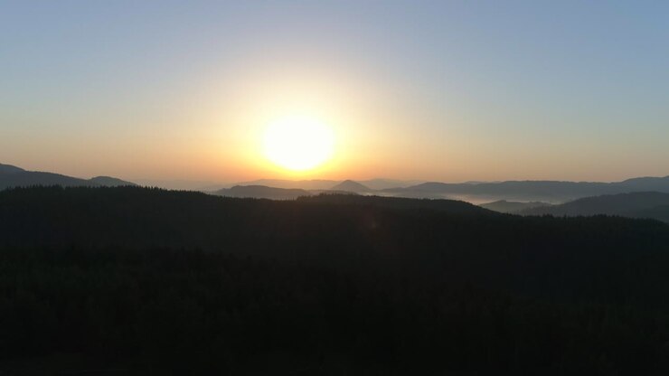 alba estiva in montagna