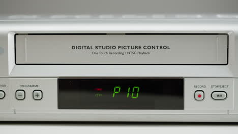 using a vintage vhs/dvd player