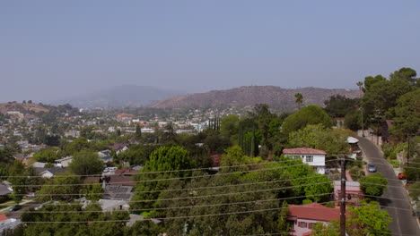 Sobrevuelo-Del-Barrio-De-Eagle-Rock-En-Los-Ángeles,-California,-En-Un-Bonito-Día-De-Verano