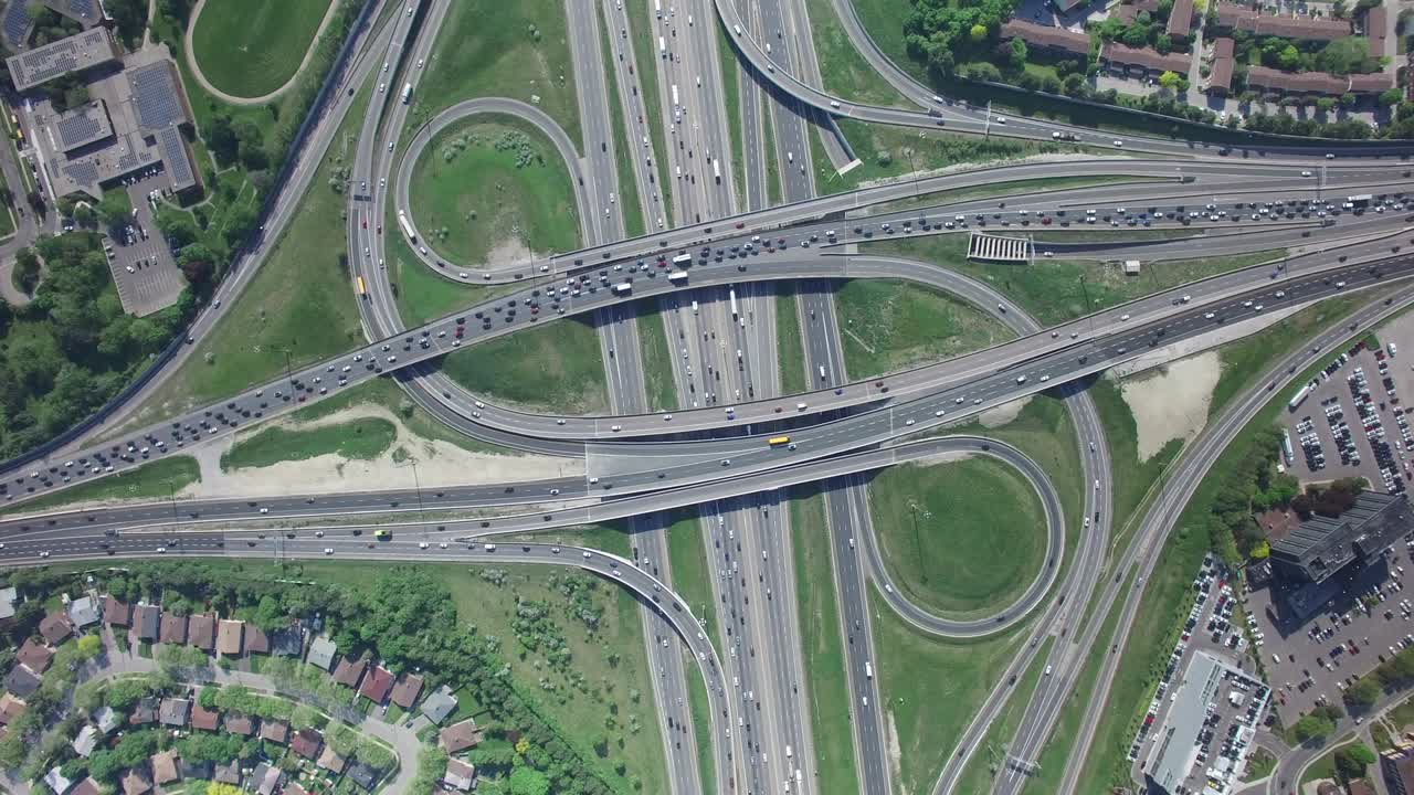 토론토-캐나다 고속도로의 드론 풍경