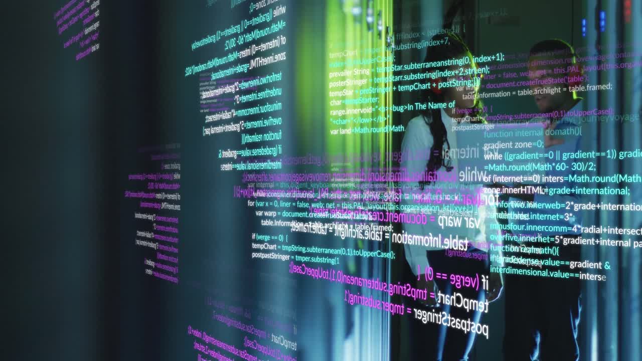 animación del procesamiento de datos sobre ingenieros afroamericanos masculinos y femeninos que trabajan en la sala del servidor