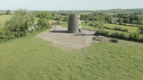 Prähistorische-Mittelalterliche-Rundburg-Midlands-Irland-Luftaufnahme