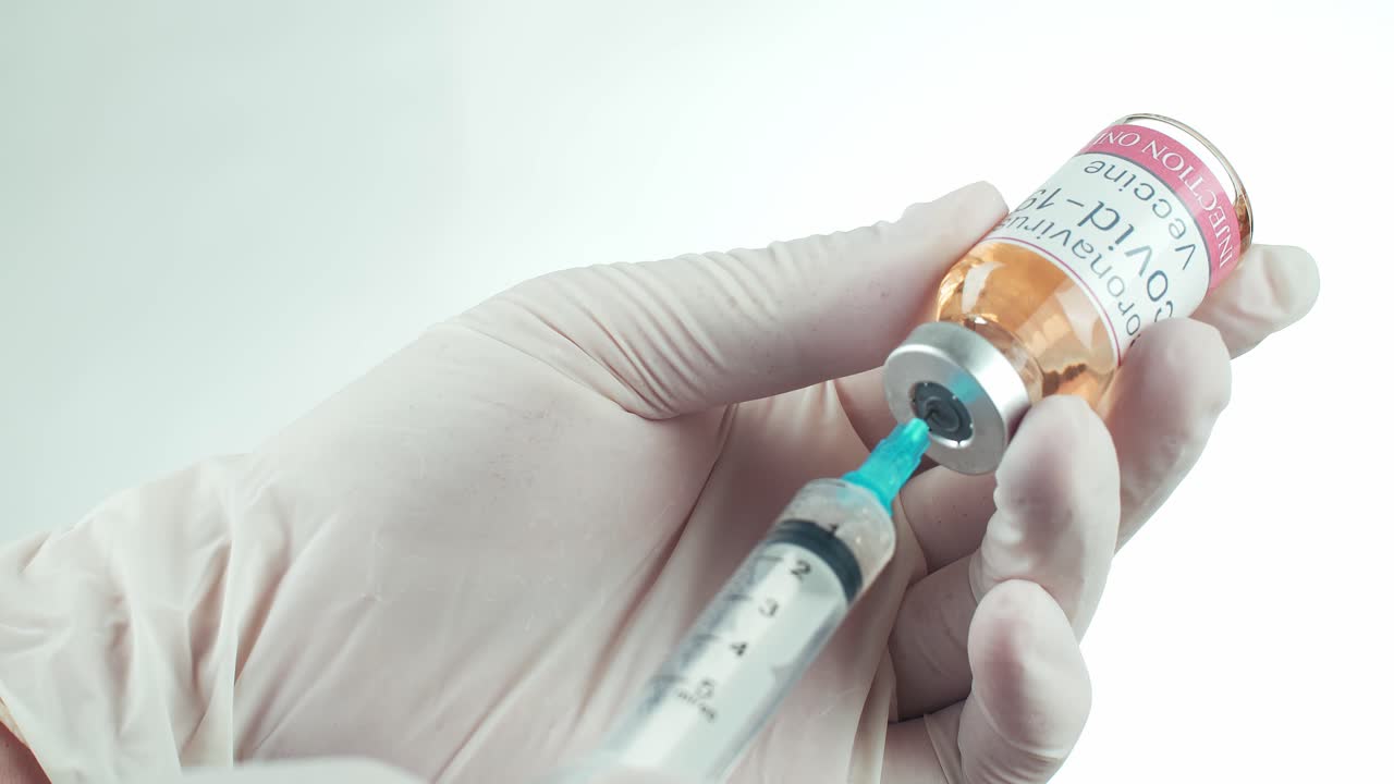 inyección de la vacuna contra la covid-19