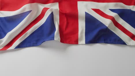 video de la bandera arrugada de gran bretaña sobre un fondo blanco