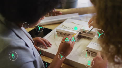 colaboración de diversos equipos de planificación modelo arquitectónico con animación de íconos de sostenibilidad