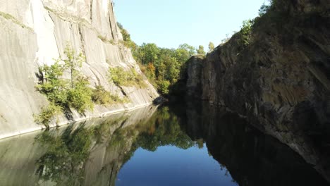 Drone-Flight-Over-A-Mountain-Lake,-A-Hidden-Lake-in-Prague,-prokopské-jezírko-1