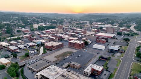 empuje aéreo hacia bristol, tennessee, virginia.