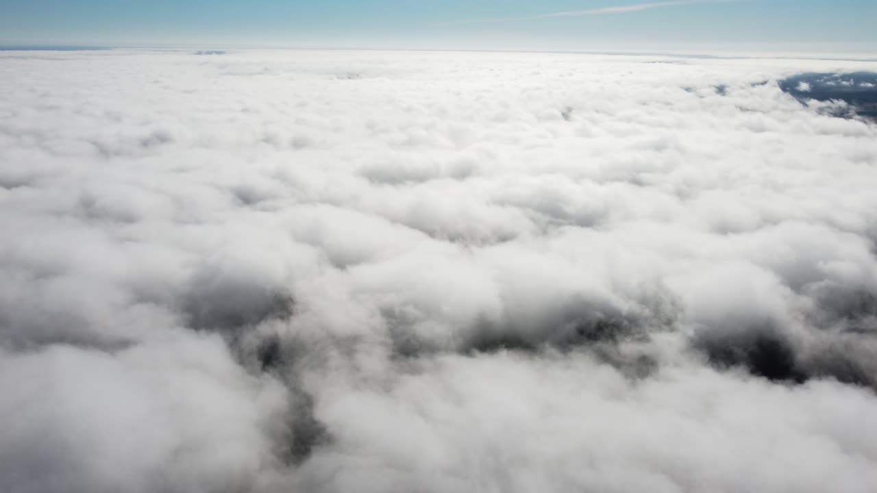 위의 공중보기에서 안개 안개 구름
