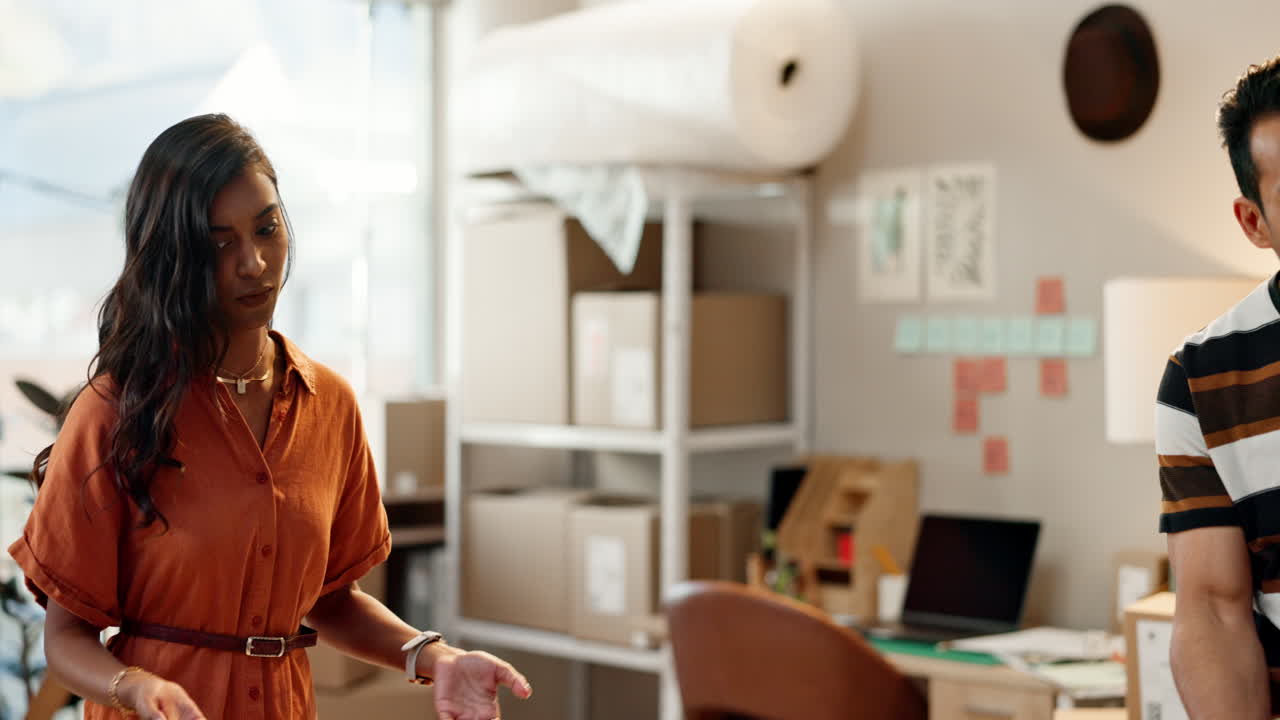 gente de negocios, discusión y pelea en la oficina