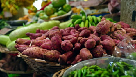 Close-up-shot-of-organic-vegetables-from-the-farmer's-market