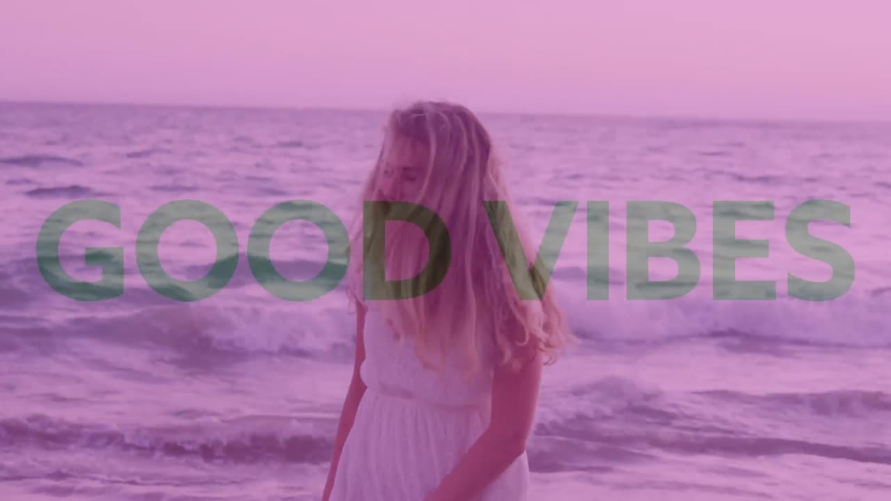múltiples textos de buenas vibraciones contra una mujer caucásica caminando por la playa
