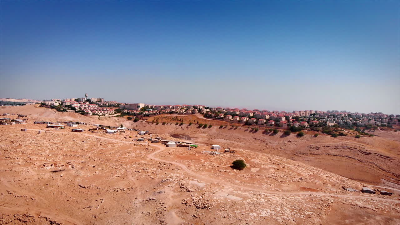 Campo beduino vicino alla città israeliana di Ma'aleh Adumim, vista aerea