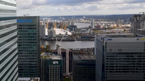 vista hacia el estadio 02 desde canary wharf, londres, reino unido