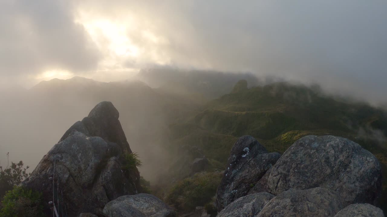 hora dorada en un día brumoso