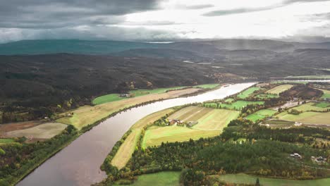 Vista-Aérea-Del-Valle-Del-Río-Namsen