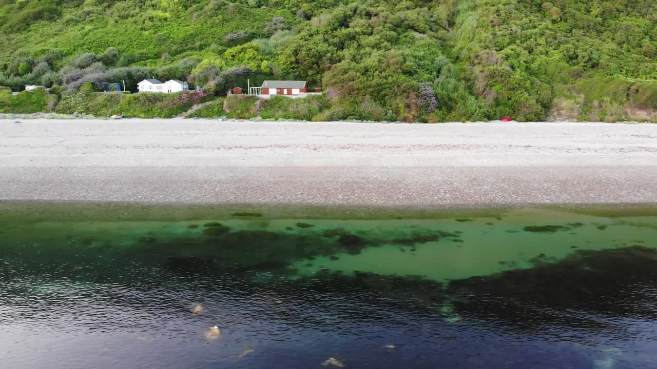 한적한 littlecombe 촬영 해변의 조감도