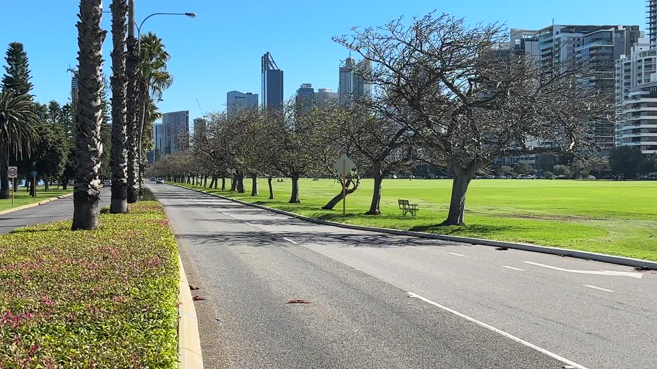 Riverside Drive Perth without cars