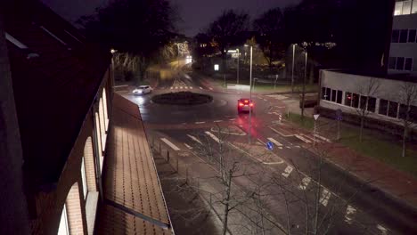 Zeitraffer-Des-Verkehrs-Am-Frühen-Morgen,-Während-Es-Dunkel-Ist