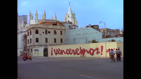 Historic-street-scenes-from-Cuba-in-the-1980s-4