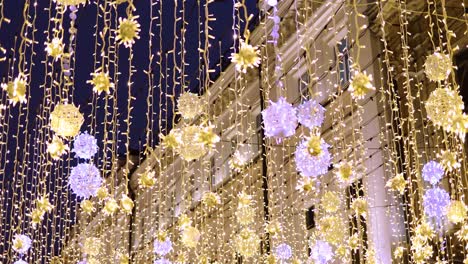 Straßendekorative-Weihnachtsgirlanden.-Neujahrs--Und-Weihnachtsfeier.