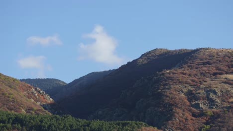 Hermoso-Time-lapse-De-Colinas-En-Las-Montañas-De-Los-Balcanes,-En-Bulgaria