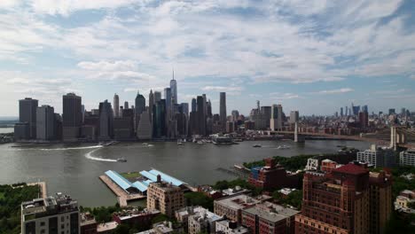 Brooklyn-Bridge-and-Financial-District,-NYC