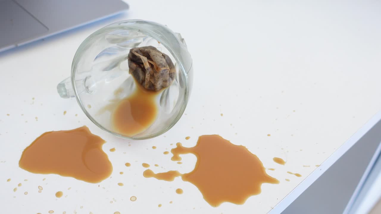 Sølt kaffe på pulten