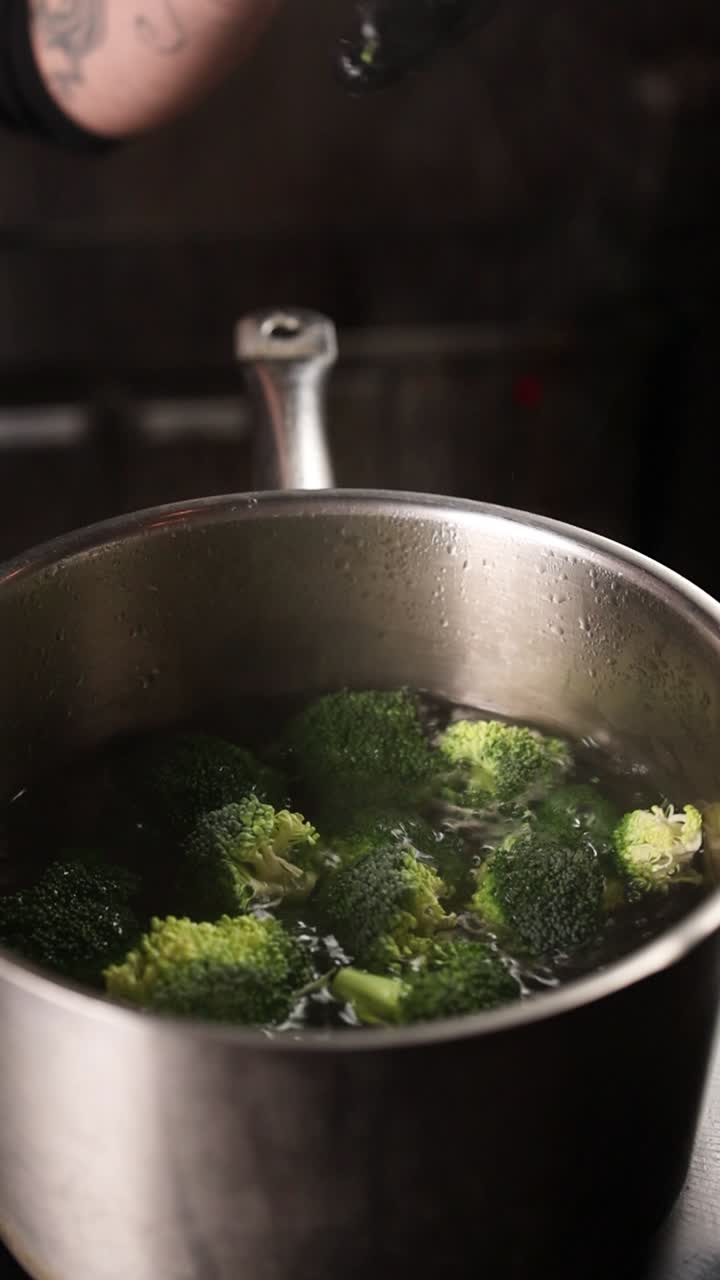 Boiling Broccoli