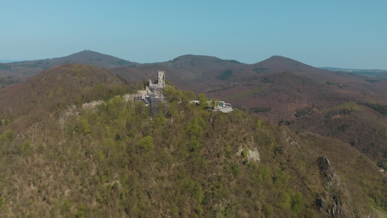 드론 - 본 근처의 drachenfels siebengebirge의 공중 촬영 - königswinter 25p