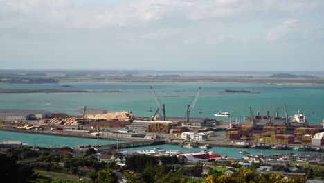 Vista-Panorámica-De-La-Zona-Portuaria-De-La-Ciudad-De-Bluff