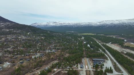 tierras altas de la montaña bjorli en noruega - antena de verano