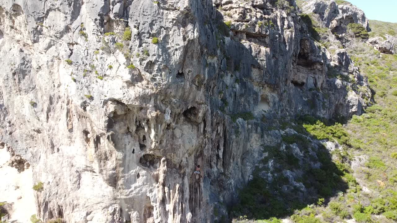 bobs hollow's는 호주 서부의 마가렛 강 근처에 위치한 놀라운 절벽 지역이자 완벽한 등반 장소입니다.