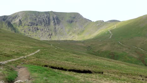 qué vistas fantásticas se pueden obtener alrededor de helvellyn y red tarn